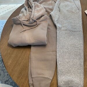 Hollister Taupe Hoodie and Joggers Set - Cozy Two-Piece and grey sweatpants